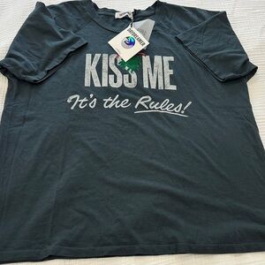 Daydreamer kiss me it’s the rules merch tee